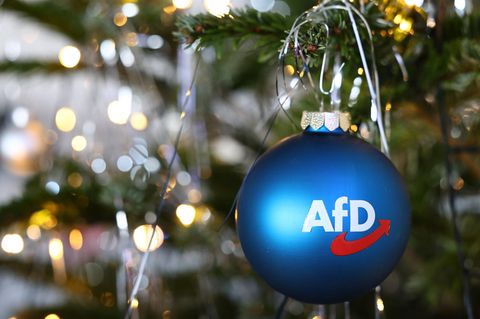 Von links betrachtet droht Faschismus, von rechts außen die nationale Selbstvernichtung – täglich grüßt die Apokalypse