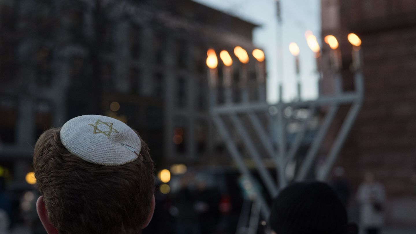 In Mainz ist das Chanukka-Fest gefeiert worden. Foto: Hannes P. Albert/dpa