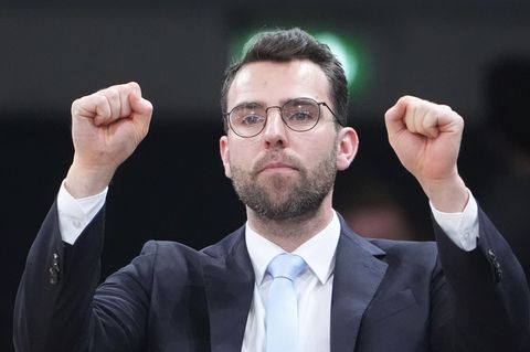 Towers-Trainer Benka Barloschky hat in Heidelberg Grund zum Jubeln. (Archivbild) Foto: Marcus Brandt/dpa