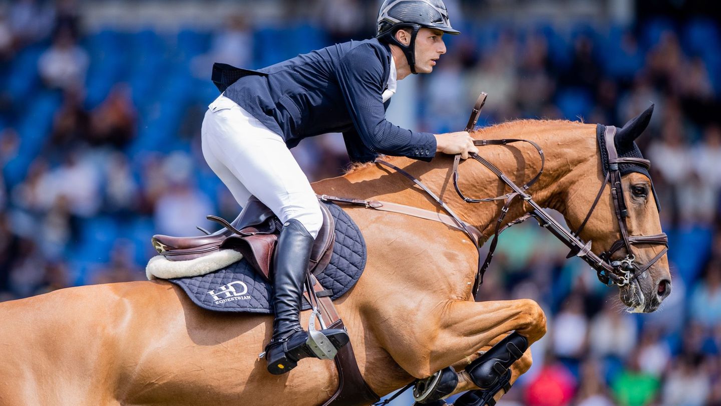 Beim Sieger Richard Vogel blieben alle Stangen liegen. (Archivbild) Foto: Rolf Vennenbernd/dpa