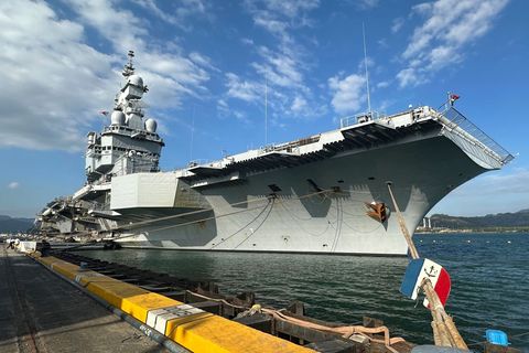 Frankreichs Flugzeugträger "Charles de Gaulle" (im Bild) soll in einigen Jahren ausgetauscht werden