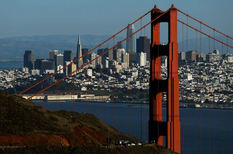 Golden Gate Bridge vor der Skyline von San Francisco