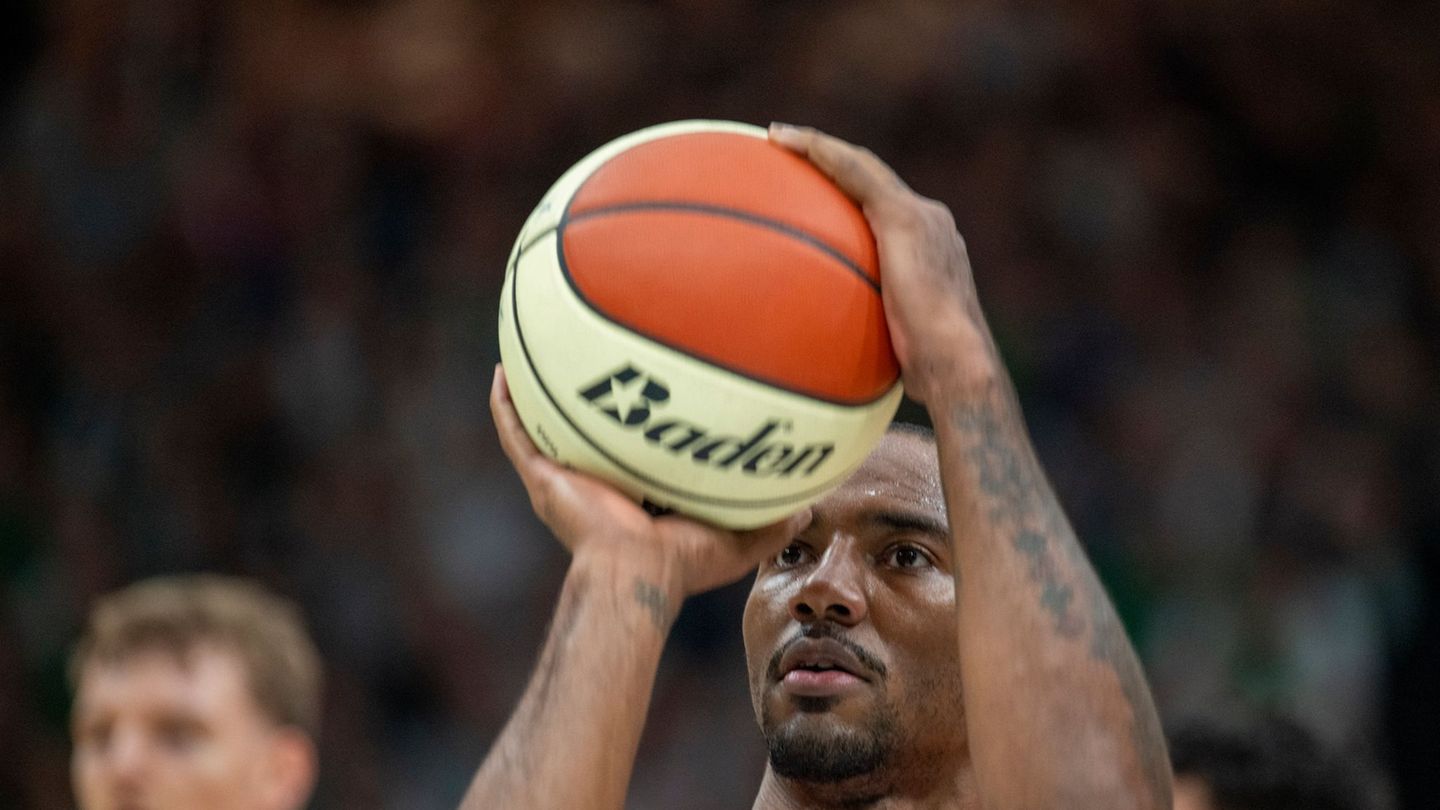 Isiaha Mike war im Spiel gegen Bonn Top-Scorer der Bayern. Foto: Harald Tittel/dpa