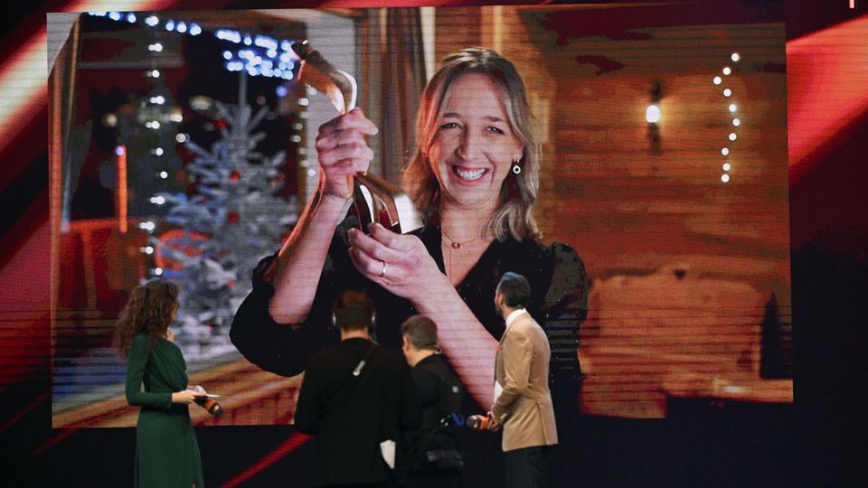 Biathletin Franziska Preuß war nicht in Baden-Baden vor Ort, ließ sich das Strahlen aber nicht nehmen