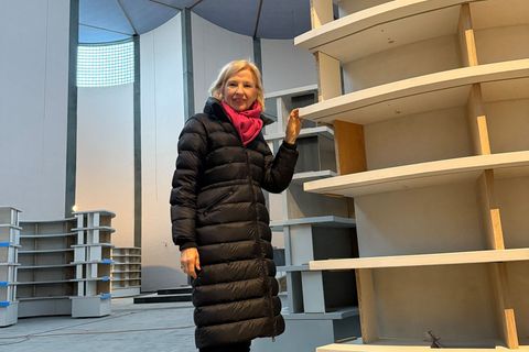 Die Urnenkirche werde ein "Ort der Verbindung von Lebenden und Toten", sagt Verena Maria Kitz vom Zentrum für Trauerseelsorge St