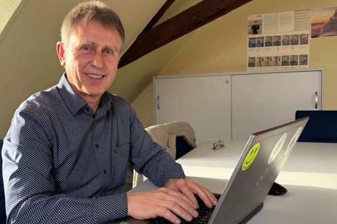 Erhard Hartmann ist treibende Kraft des Projekts Digital-Lotsen in Linsengericht, bei dem ehrenamtliche Helfer Seniorinnen und S