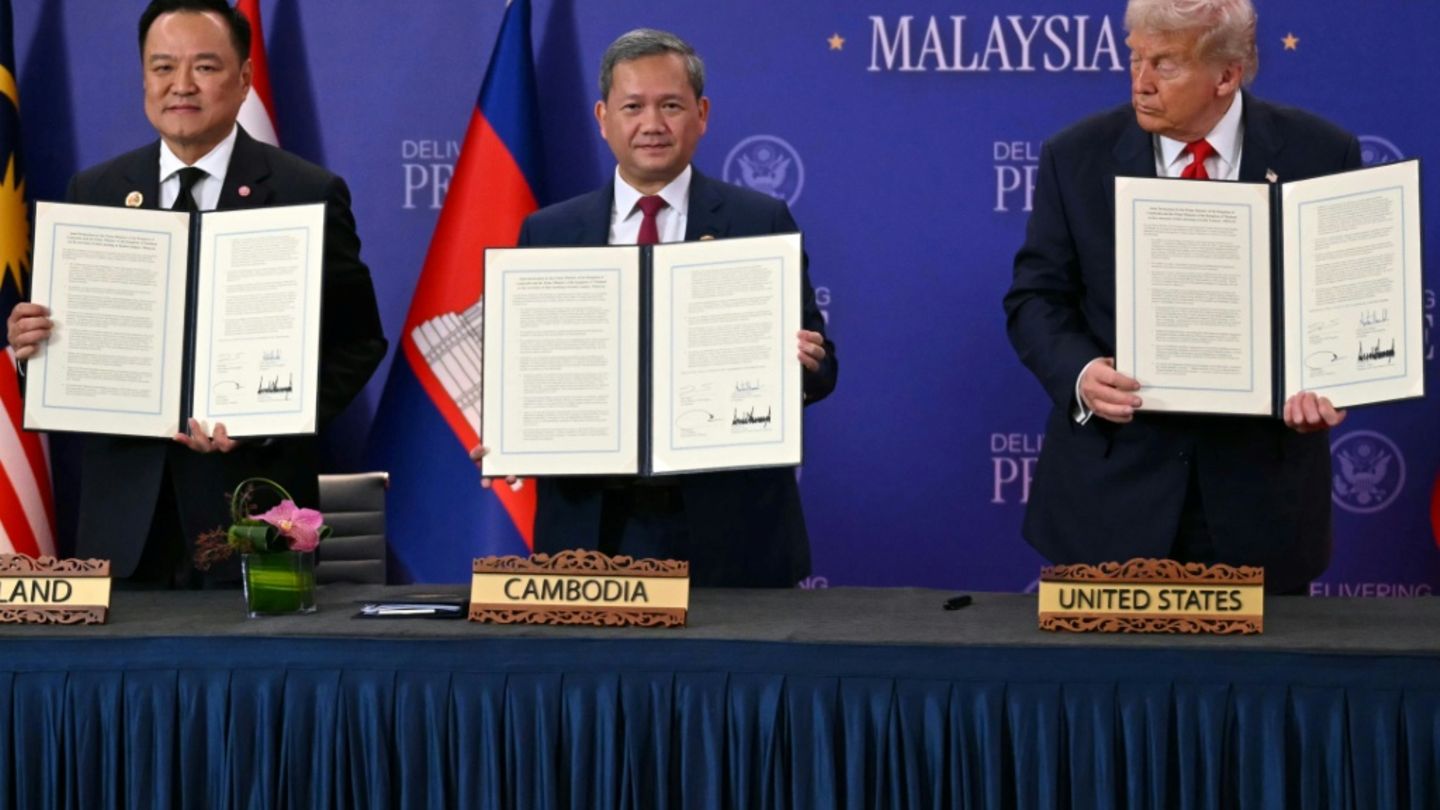 Unterzeichnung des Waffenstillstandabkommens im Oktober