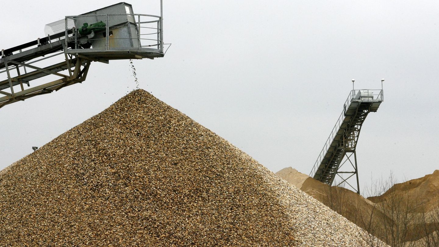 Kies und Sand sind weiter der in Deutschland am häufigsten gewonnene Rohstoff. Doch die Fördermenge schrumpft. (Symbolbild) Foto