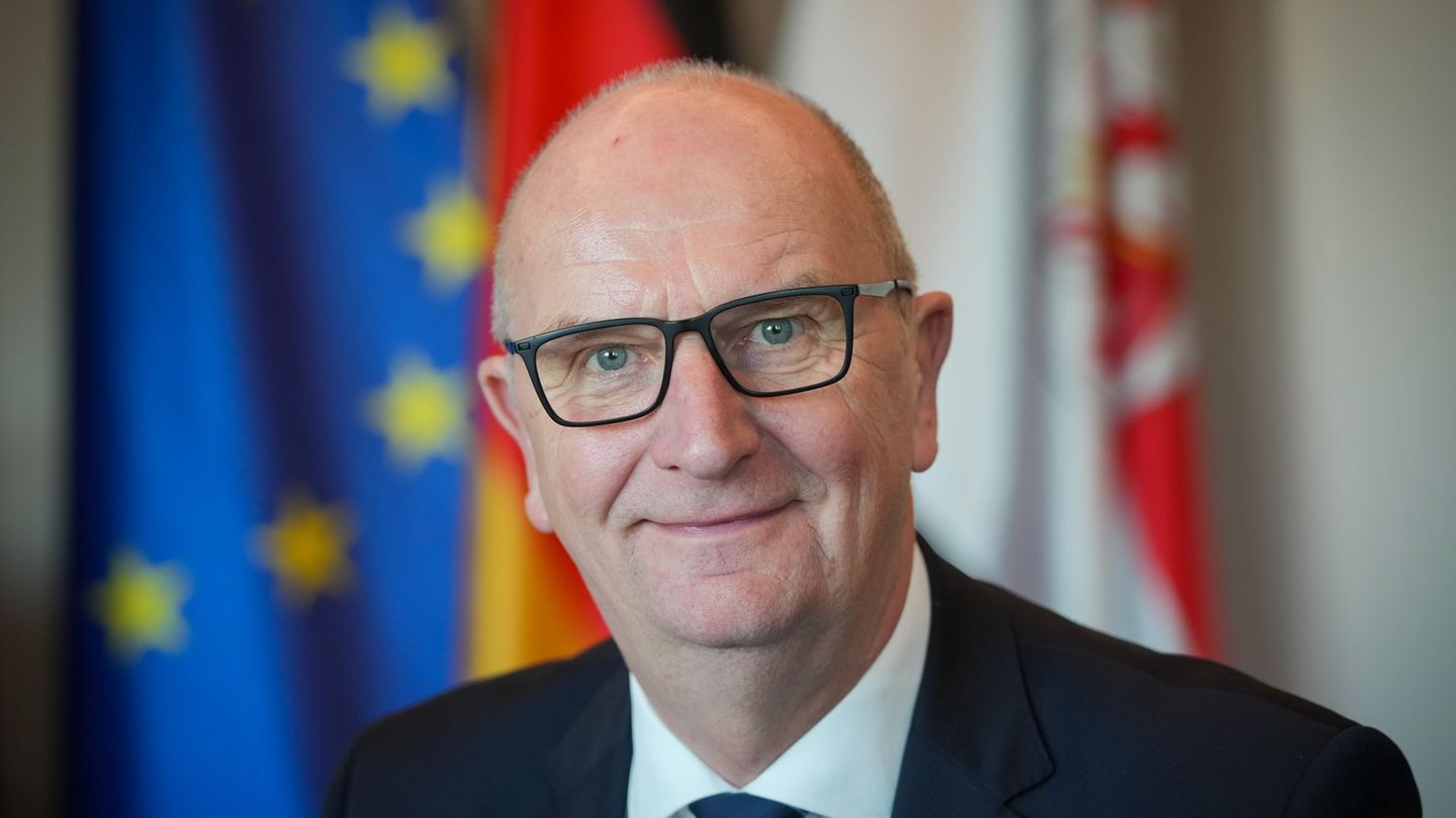 Brandenburgs Ministerpräsident Dietmar Woidke (SPD) verrät, was er an Heiligabend isst (Archivbild). Foto: Soeren Stache/dpa