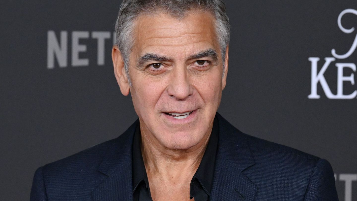 Hollywoodstar George Clooney trauert um seine an Krebs verstorbene große Schwester. (Archivbild) Foto: Billy Bennight/ZUMA Press