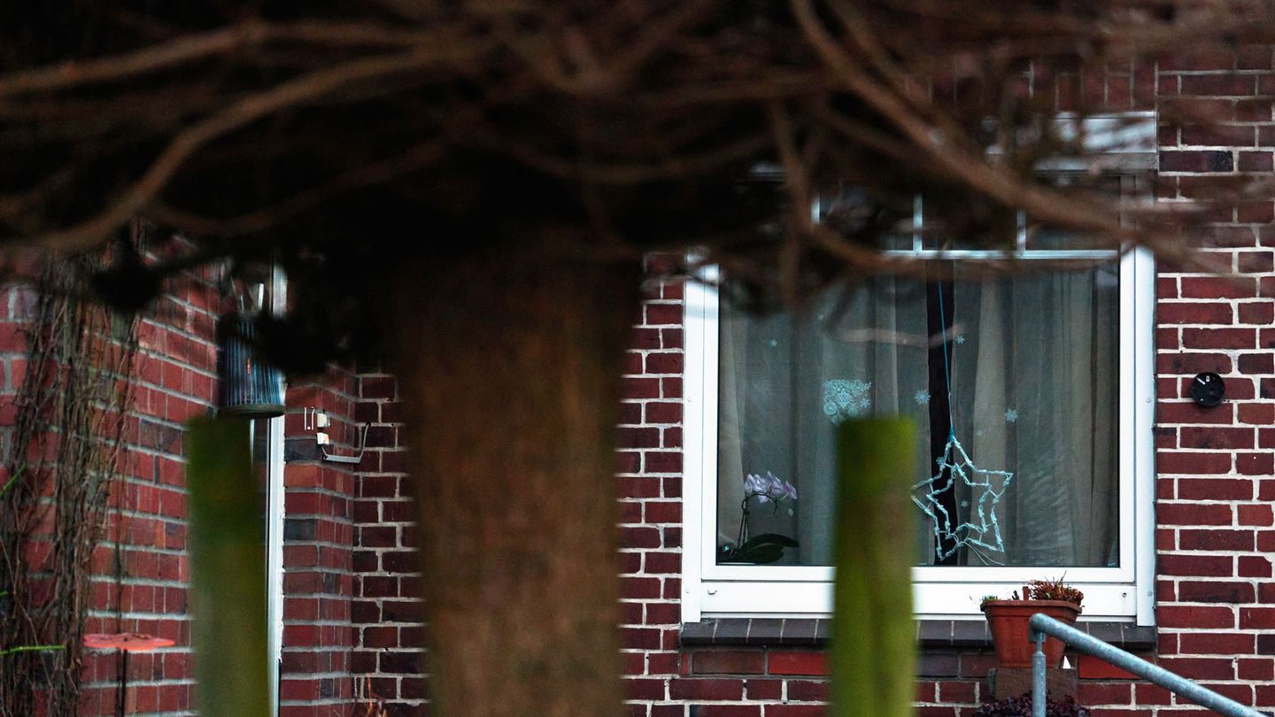 Die Tat passierte in einem Einfamilienhaus. (Archivbild) Foto: Marcus Golejewski/dpa