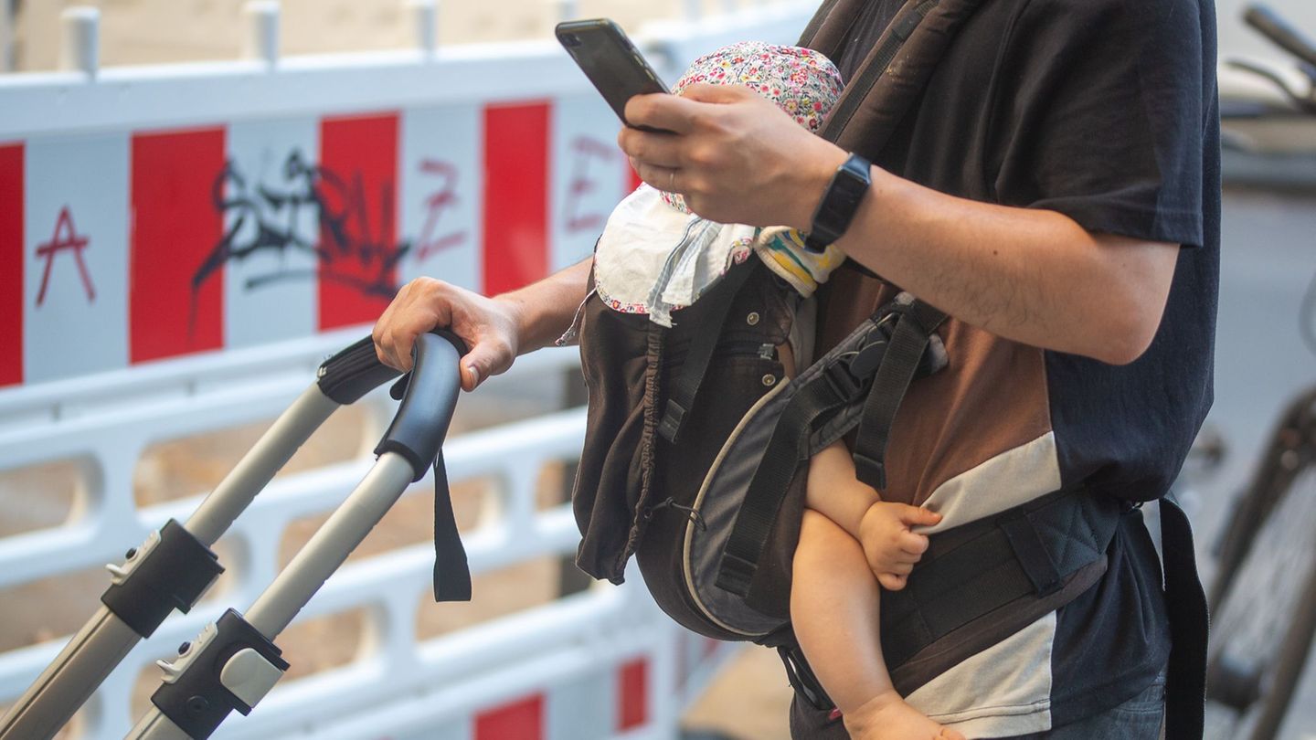 Weniger Elterngeld in Baden-Württemberg ausbezahlt. (Symbolbild) Foto: Fernando Gutierrez-Juarez/dpa
