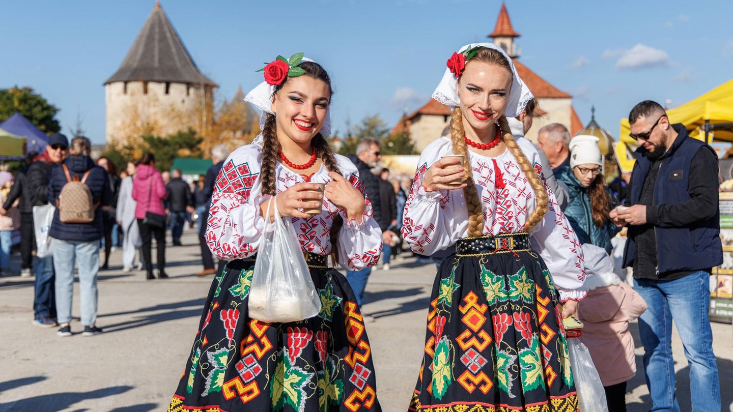 Moldau liegt zwar am Rande der EU, aber wie das Burgund auf dem ziemlich idealen Breitengrad für Weinanbau. Und das tut das Land auch gerne. Die Ergebnisse lassen sich auf einer kulinarischen Tour bewundern