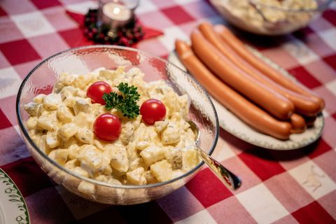 Laut einer aktuellen Statista-Befragung geben 34 Prozent der Befragten an, dass es bei ihnen über die Weihnachtsfeiertage Würstc