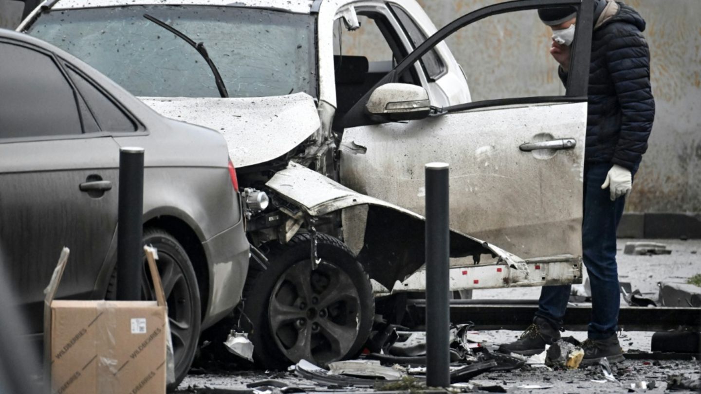 Das zerstörte Auto des Generals in Moskau