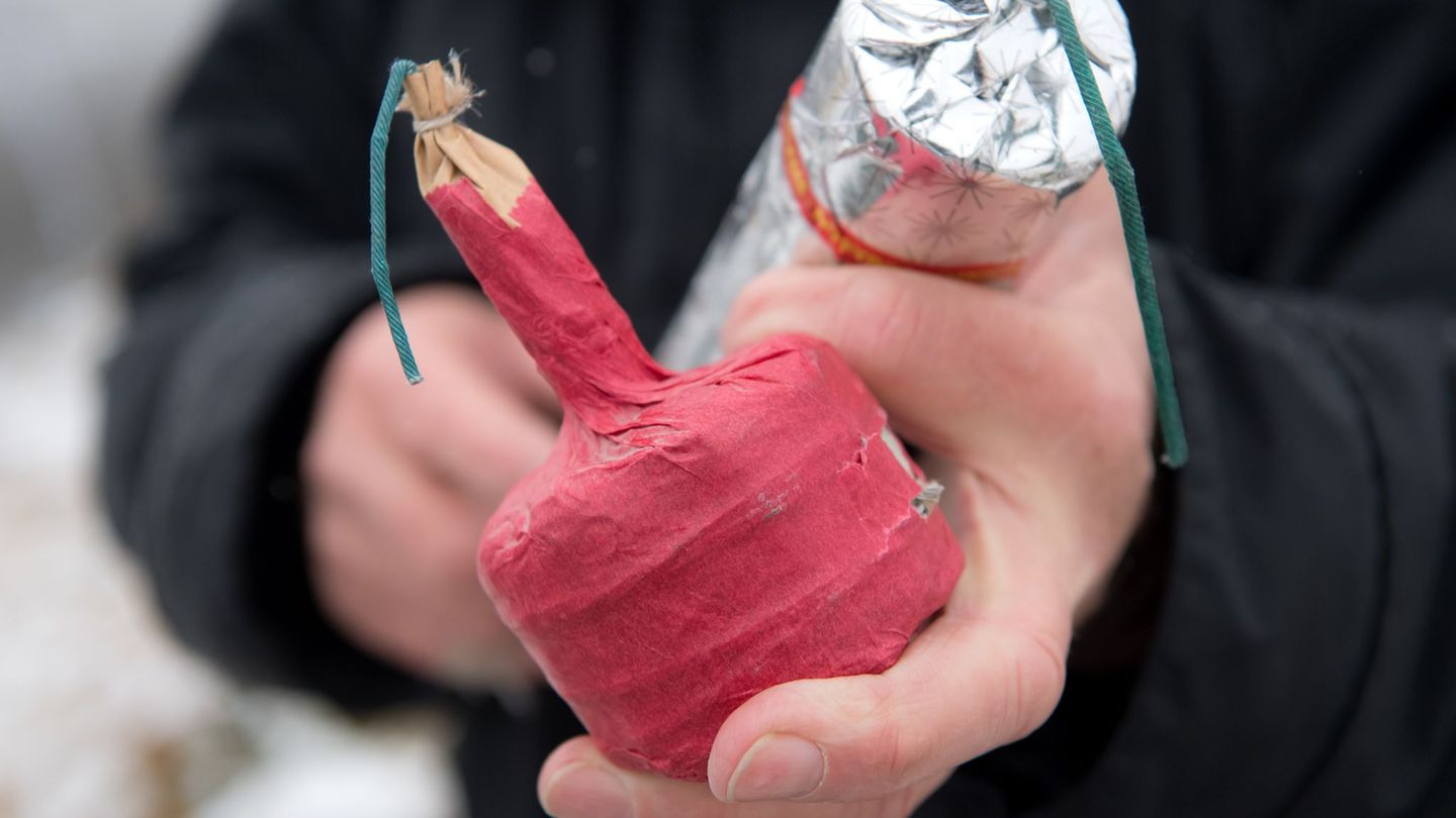 An der bayerisch-tschechischen Grenze hat die Bundespolizei mehrere Einreisende mit illegalen Böllern aufgegriffen. (Archivbild)