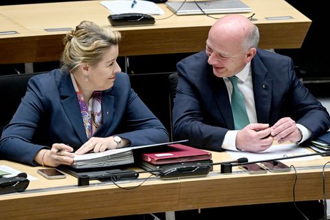 Berlins Regierender Bürgermeister Kai Wegner (CDU) und Wirtschaftssenatorin Franziska Giffey (SPD) sind beim Thema Bewerbung um