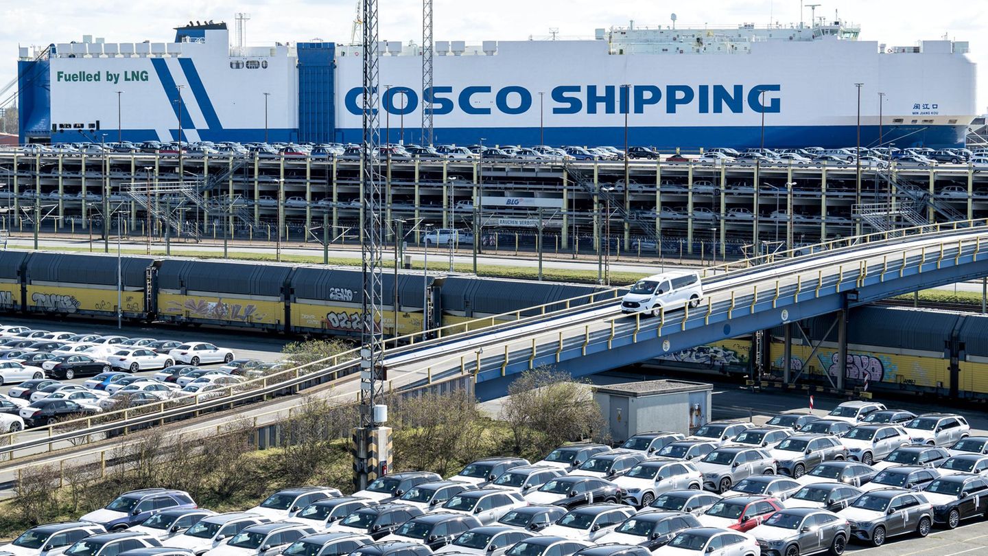 Exportgut Auto - in die USA sind deutlich weniger Fahrzeuge geliefert worden. (Archivbild) Foto: Sina Schuldt/dpa