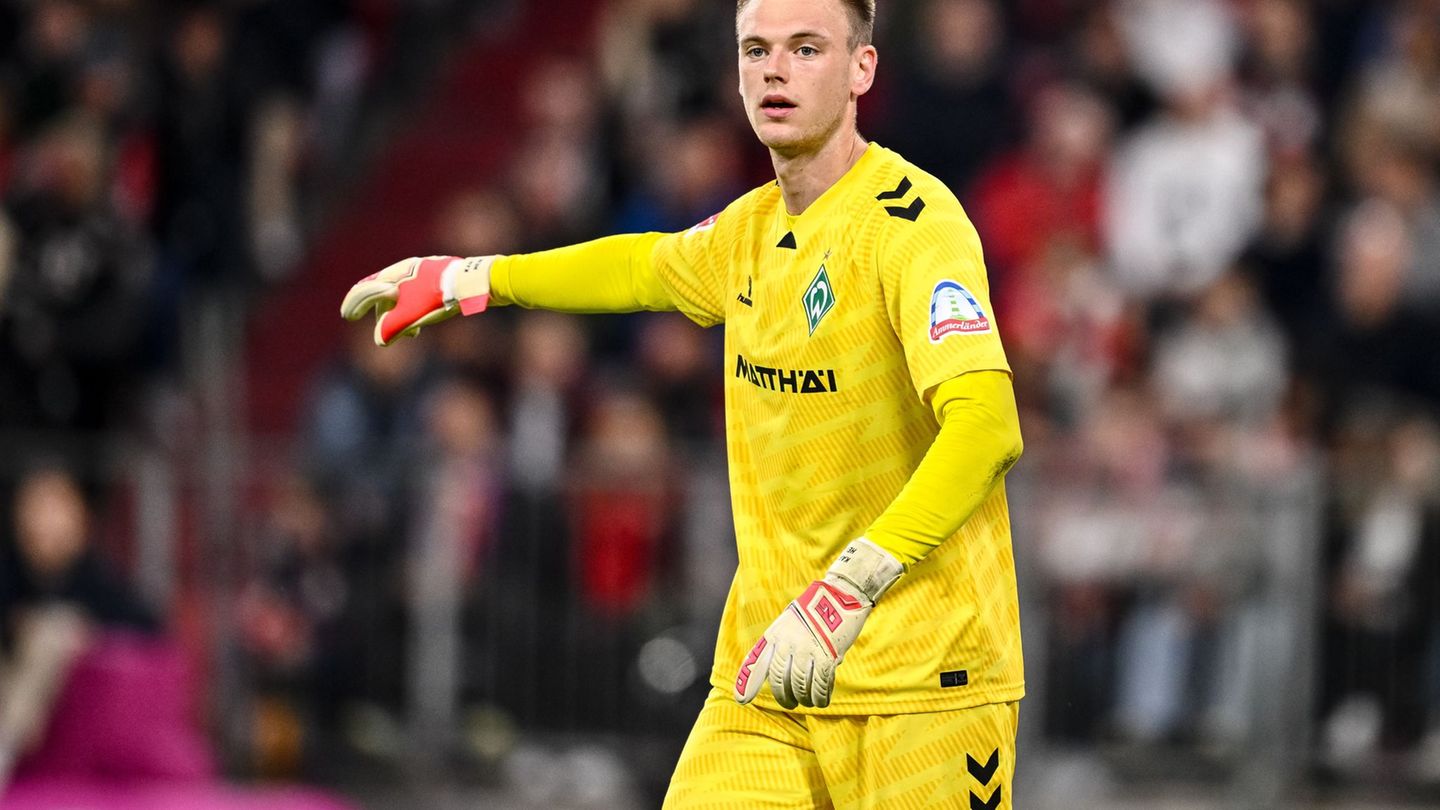 Werder-Torwart Karl Hein ist Fußballer des Jahres in Estland. (Archivbild) Foto: Harry Langer/dpa