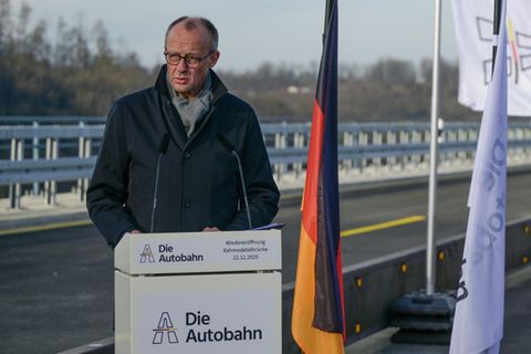 Merz bei der Eröffnung in der Nähe von Lüdenscheid