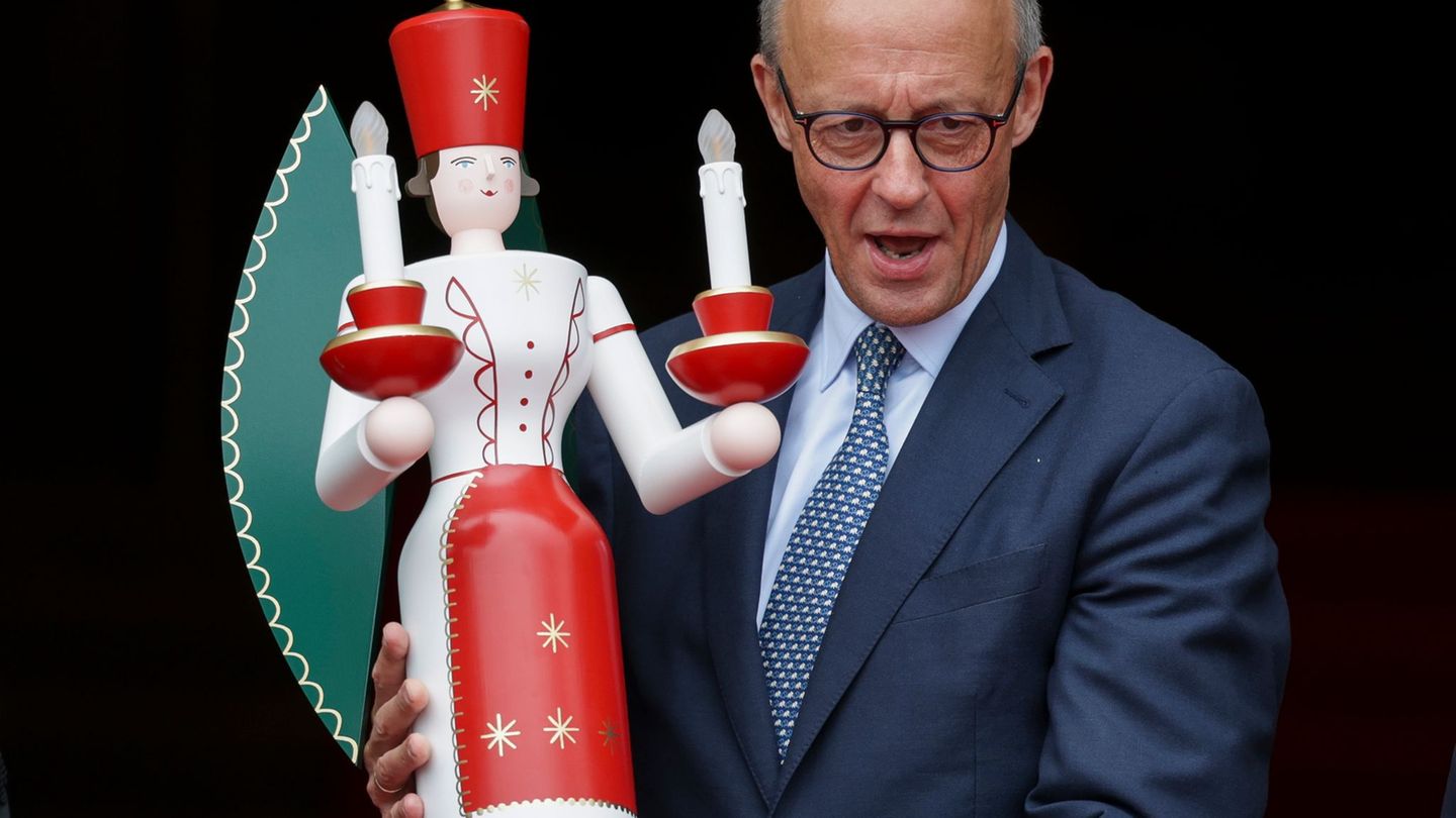 Kanzler Friedrich Merz (CDU) feiert mit Gattin, Kindern und Enkelkindern ganz traditionell Weihnachten. (Archivbild) Foto: Jan W