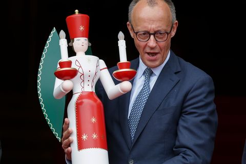 Kanzler Friedrich Merz (CDU) feiert mit Gattin, Kindern und Enkelkindern ganz traditionell Weihnachten. (Archivbild) Foto: Jan W