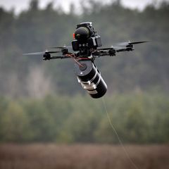 Im Ukraine-Krieg beobachten kleine Drohnen ständig das gesamte Gefechtsfeld (Archivbild)