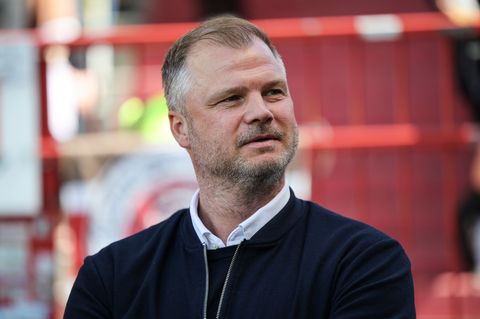 VfB-Sportvorstand Fabian Wohlgemuth freut sich auf einen Neuzugang. (Archivbild) Foto: Christian Charisius/dpa