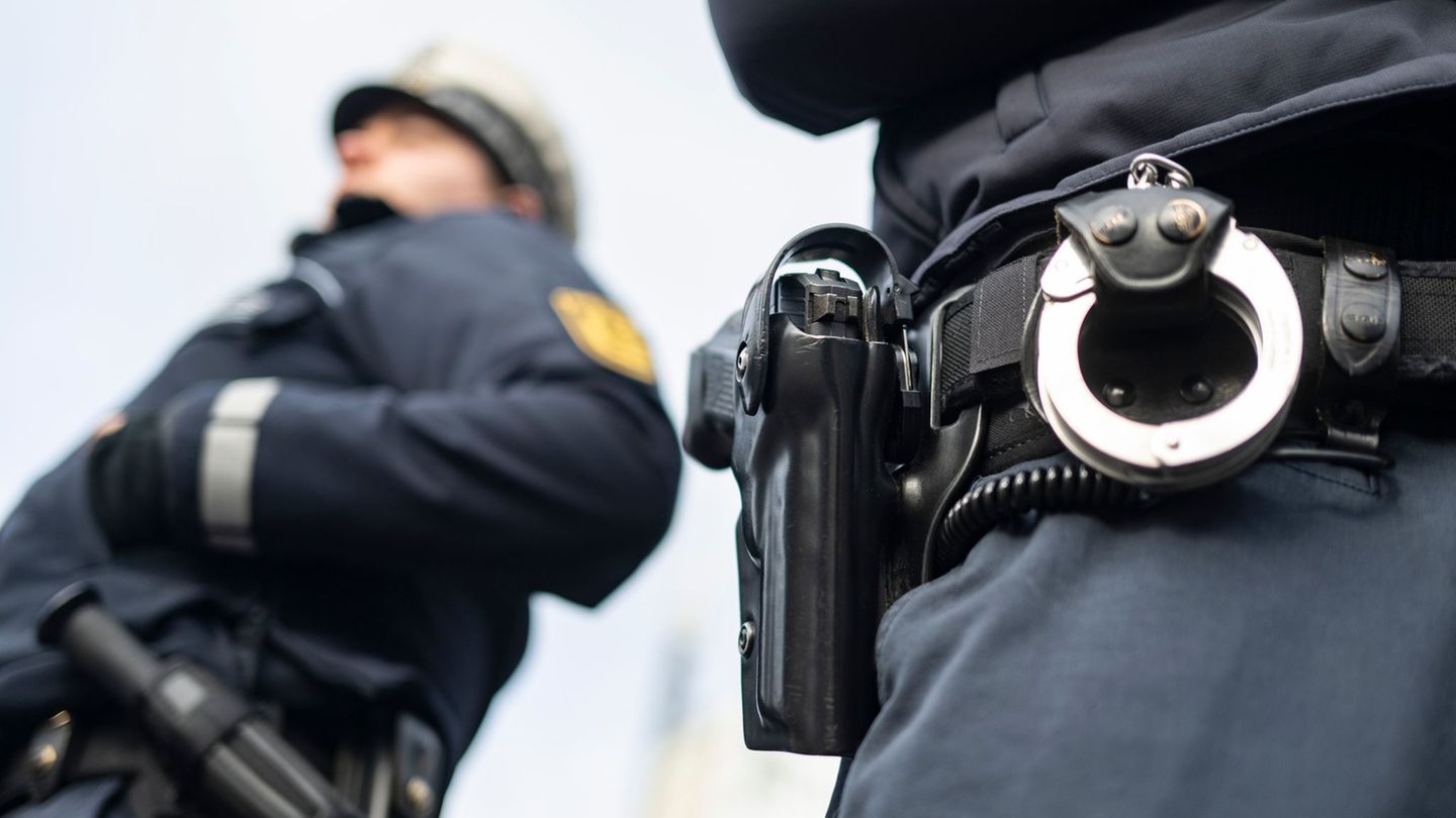 Mit einer eher seltenen Waffe hatte es die Polizei in Tauberbischofsheim zu tun. (Symbolbild) Foto: Marijan Murat/dpa