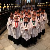 London, England. Nicht mehr lang, dann ist Heiligabend. Damit bei den Weihnachtsgottesdiensten in der St. Paul's Cathedral alles glattläuft, üben diese kleinen Chorsänger bereits fleißig