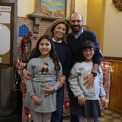 Zeynep und Andrea Leo mit ihren offiziell konfessionslosen Töchtern Leyla und Beatrice. Bei den Leos zu Hause werden aber beide ihrer Religionen gelebt