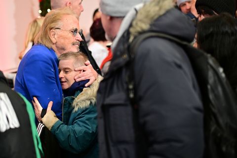 Seit 1995 organisiert der Sänger Frank Zander Weihnachtsessen für Arme und Obdachlose. Foto: Sebastian Christoph Gollnow/dpa