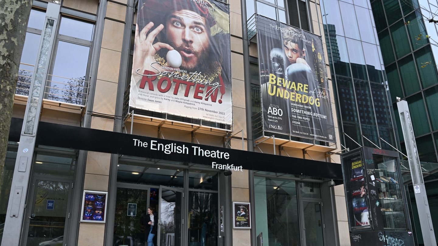 Das English Theatre vor der Sanierung. (Archivbild) Foto: Arne Dedert/dpa