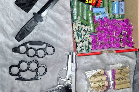 Die Polizei geht zurzeit verstärkt gegen den illegalen Handel mit Feuerwerk vor. (Handout) Foto: -/Polizei Berlin/dpa