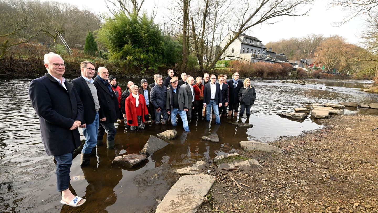Unternehmer wollen mit einer symbolischen Aktion auf die "dramatische Lage der Industrie" hinweisen. Foto: Roberto Pfeil/dpa