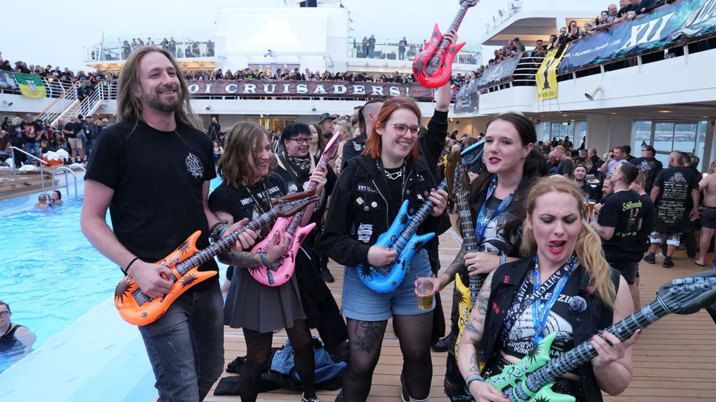 ZDF-reportage-Heavy-Metal-Kreuzfahrt-Festival-Wahnsinn-auf-dem-Pooldeck-Das-etwas-andere-Traumschiff-