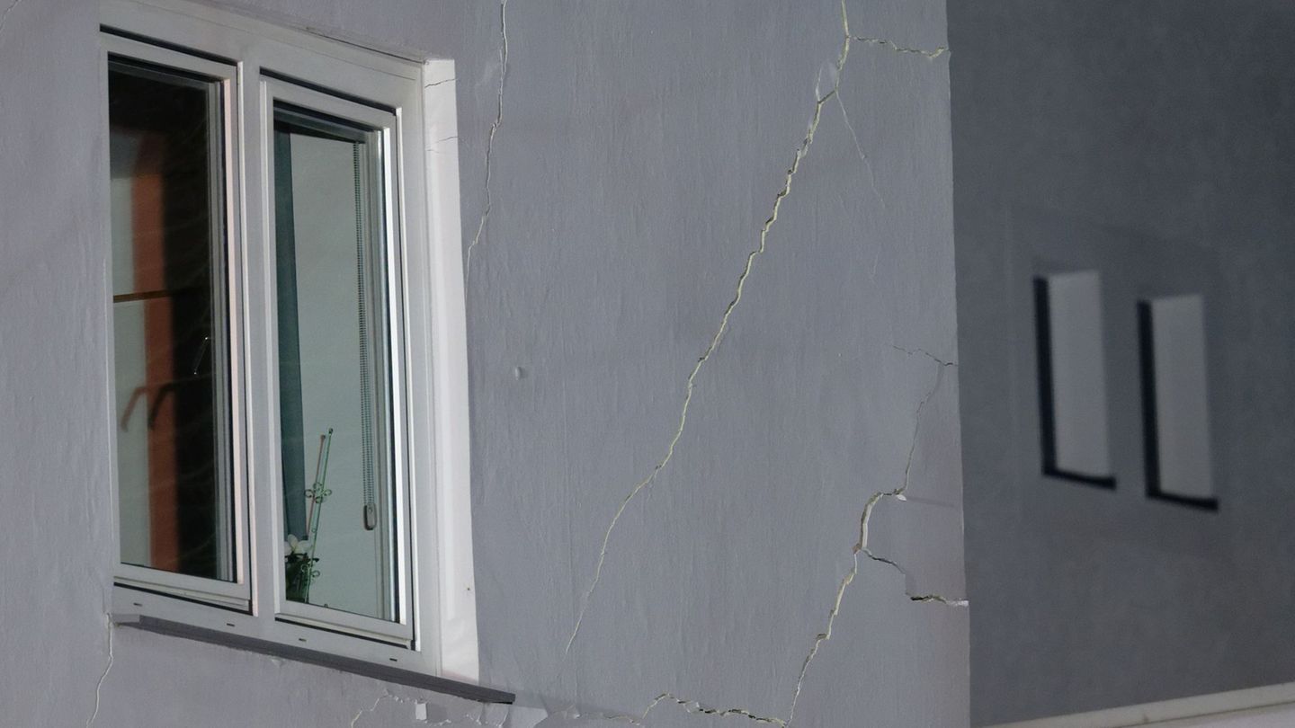 Hohlräume: Evakuiertes Wohnhaus: Defekte Wasserleitung entdeckt