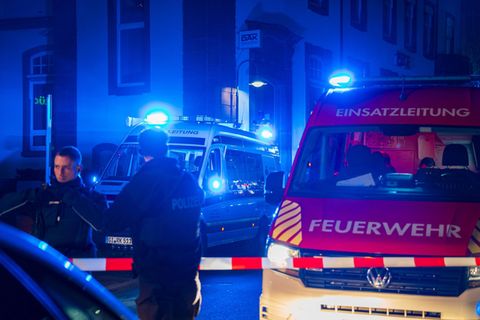 Polizei und Feuerwehr am Unfallort in Gießen