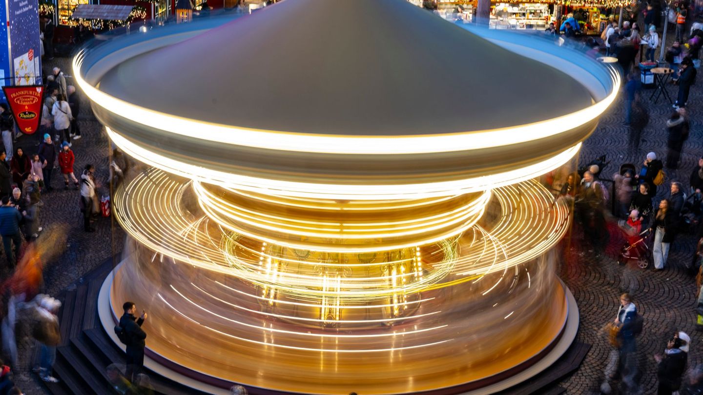 Der Frankfurter Weihnachtsmarkt endete am Montag mit konstanten Besucherzahlen. (Archivbild) Foto: Boris Roessler/dpa