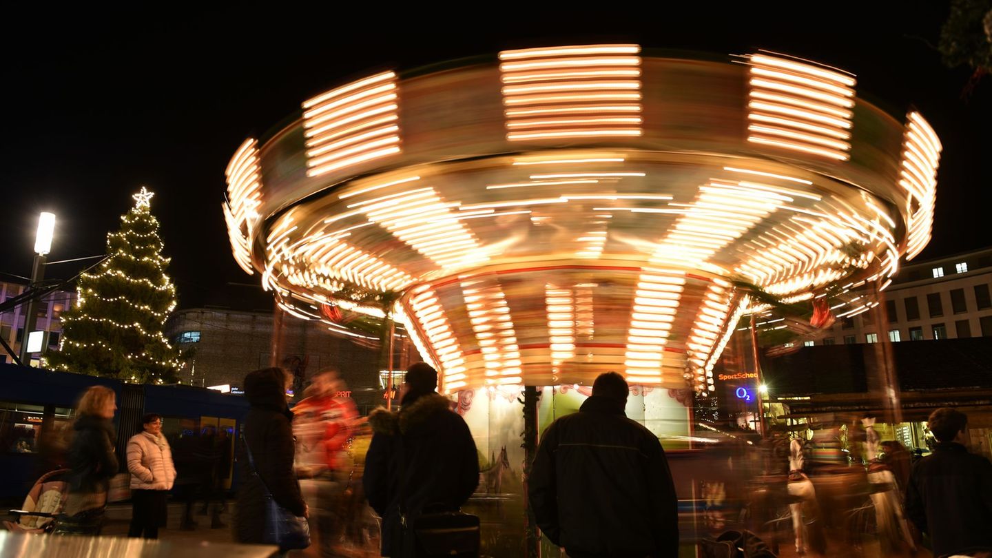 Der Märchenweihnachtsmarkt in Kassel hat noch bis zum 30.12.2025 geöffnet. (Archivbild) Foto: Uwe Zucchi/dpa