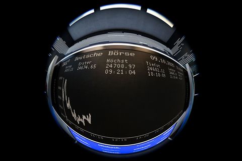 Die Konzerne in Dax und MDax zahlen erneut Milliarden an ihre Anteilseigner - die Summe ist aber voraussichtlich kleiner als ein