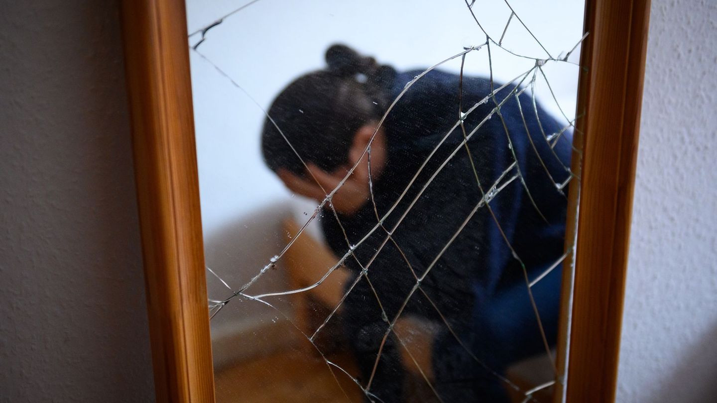 Im vergangenen Jahr sind in Deutschland 308 Frauen und Mädchen gewaltsam getötet worden (Symbolbild). Foto: Jonas Walzberg/dpa