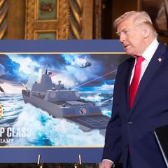 Präsident Donald Trump kommt zur Präsentation der Schiffe in Mar-a-Lago