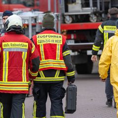 Den ganzen Montag lang waren Einsatzkräfte in Stralsund damit beschäftigt, das Leck in dem Freizeitbad zu suchen. Foto: Stefan S