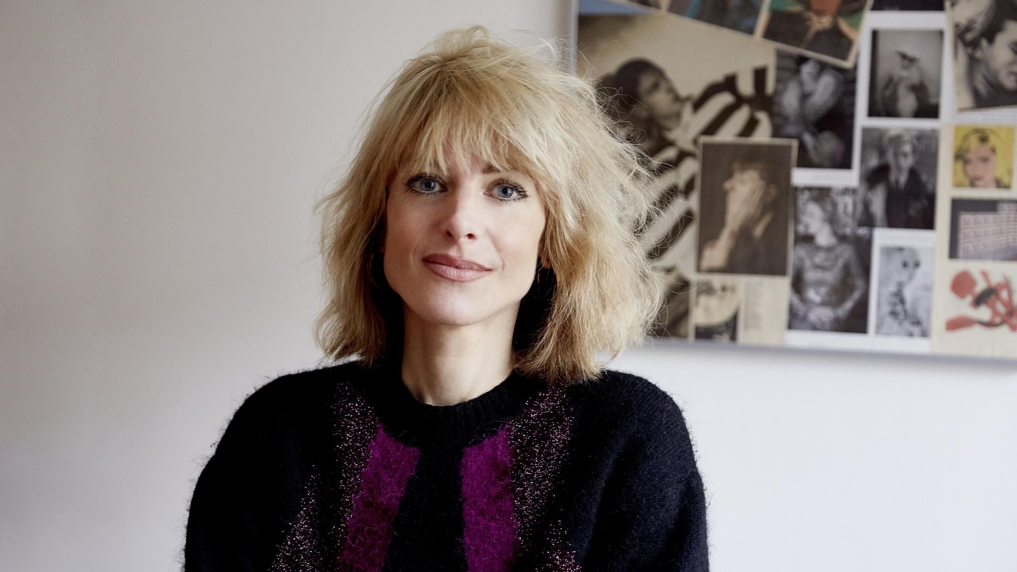 Die Philosophin Dr. Rebekka Reinhard entwirft eine moderne Situationsethik und beschreibt, wie wir im medialen Dauerrauschen wieder Fokus und Klarheit über ethische Werte gewinnen 