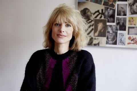 Die Philosophin Dr. Rebekka Reinhard entwirft eine moderne Situationsethik und beschreibt, wie wir im medialen Dauerrauschen wieder Fokus und Klarheit über ethische Werte gewinnen 