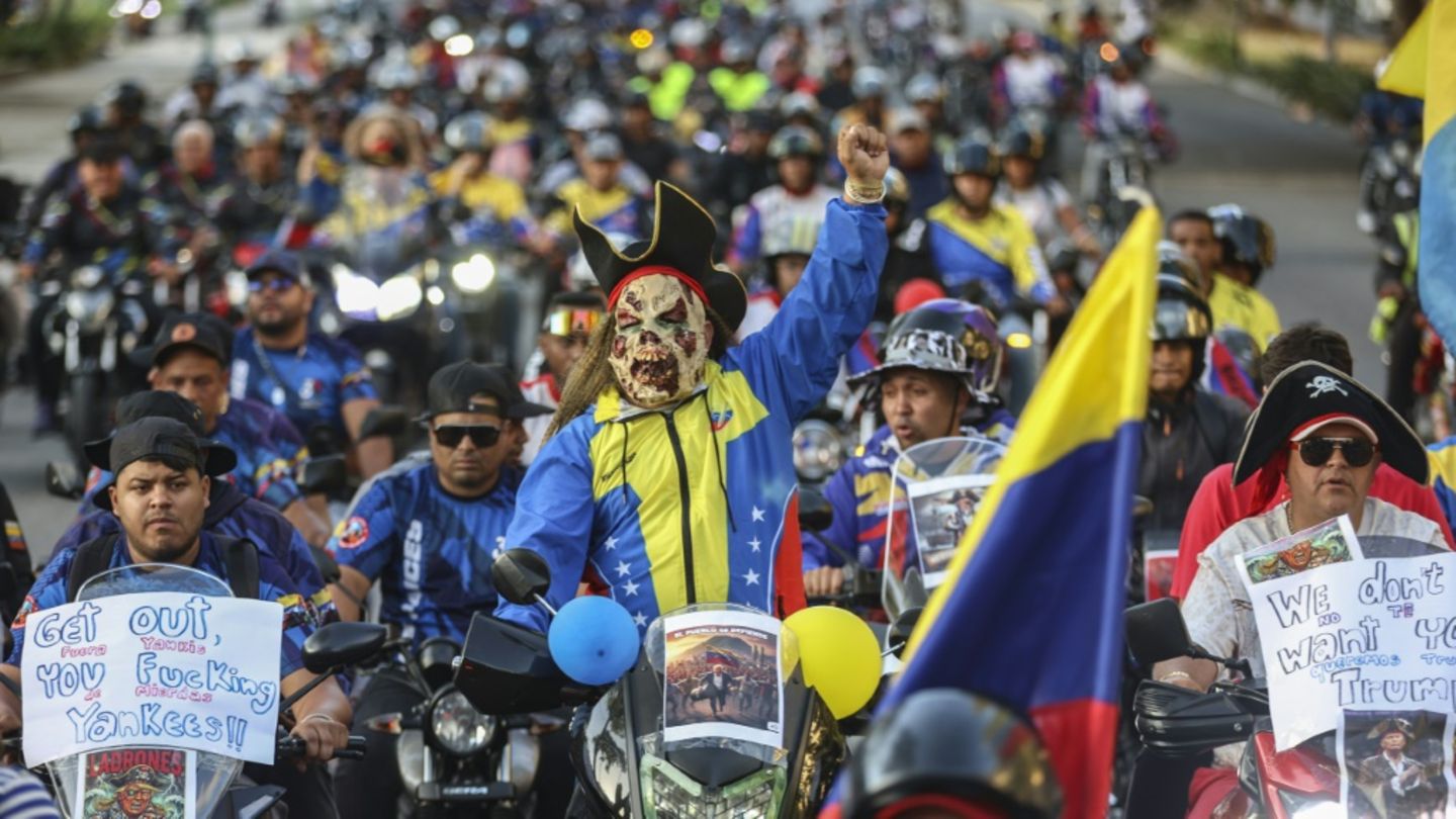 Motorradfahrer für Maduro