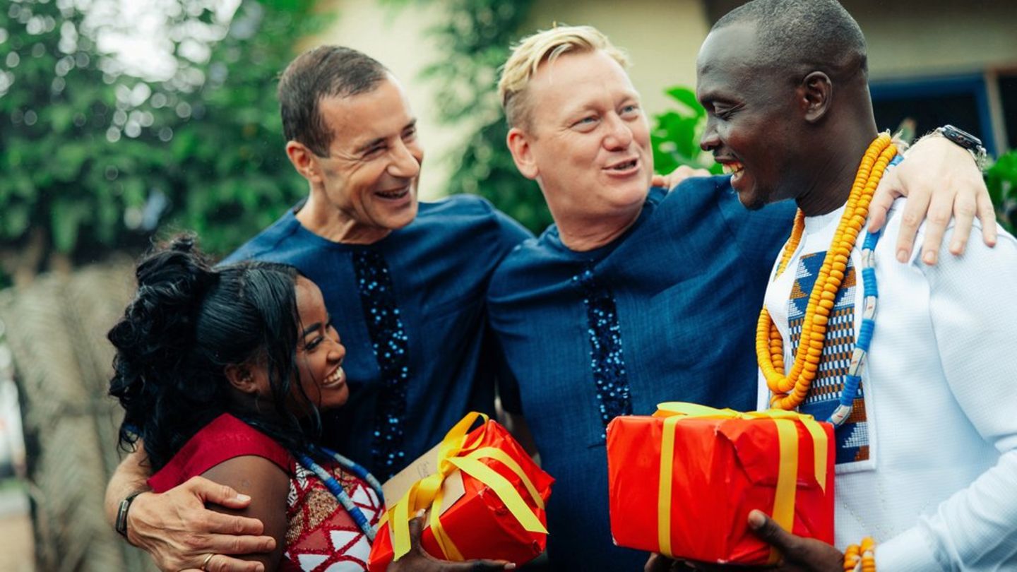 "Die Braut, ihr Mann, die Eltern & Wir! Kai und Knossi auf Hochzeitsreise": Kai Pflaume (l.) und Jens "Knossi" Knossalla in tr