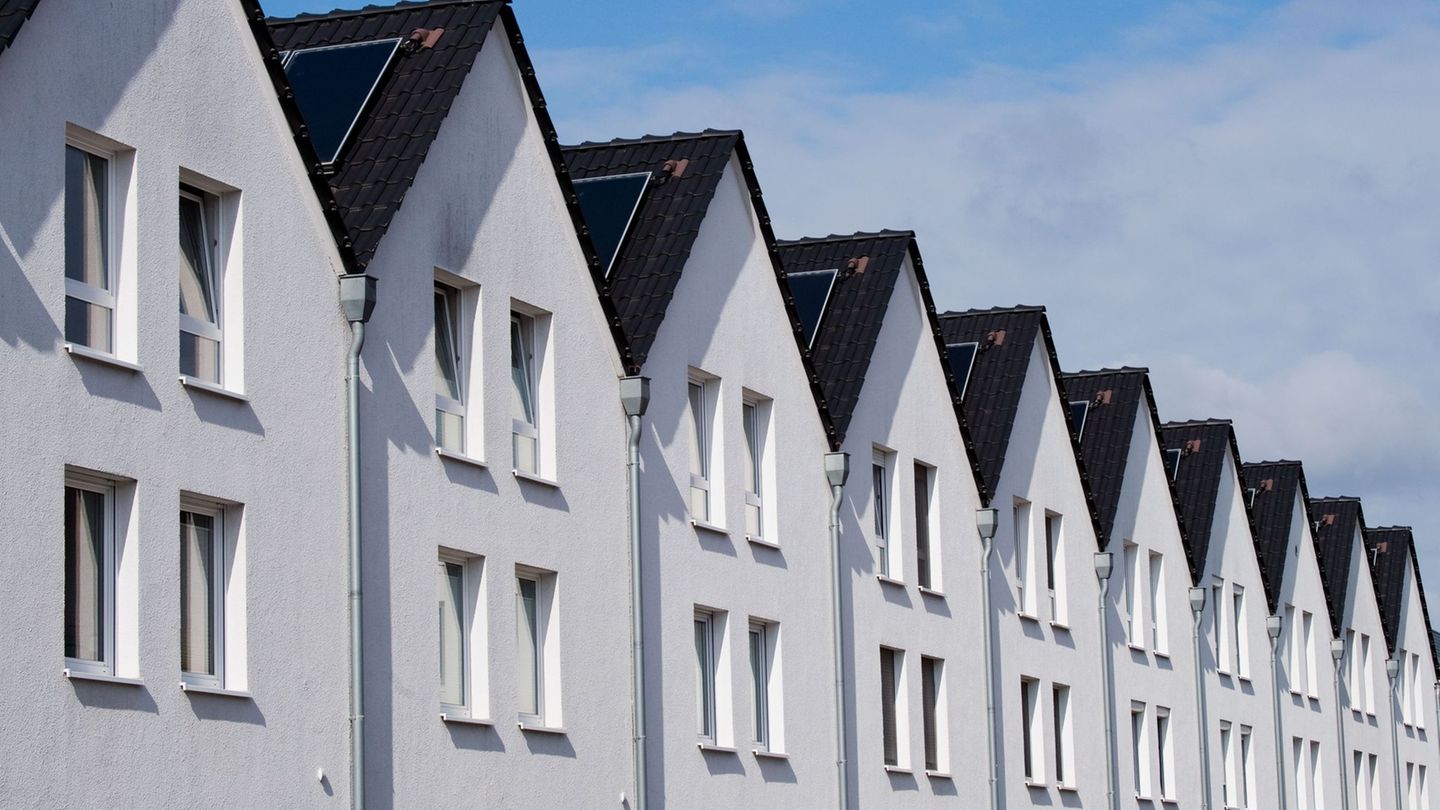 Wohneigentum in Deutschland wird zunehmend teurer. (Symbolbild) Foto: Julian Stratenschulte/dpa