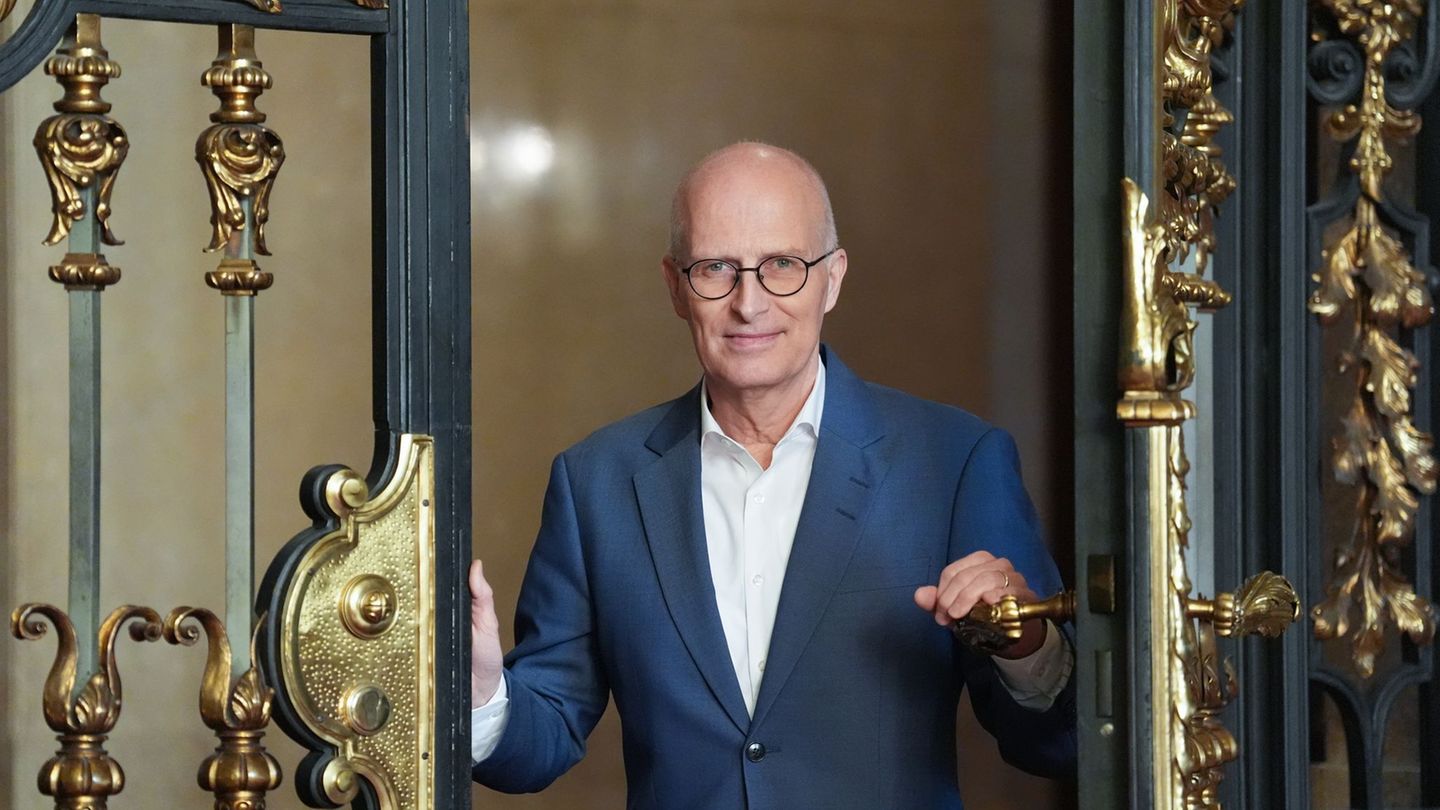 Zu Weihnachten appelliert Tschentscher an den Zusammenhalt in der Stadt. (Archivbild) Foto: Marcus Brandt/dpa